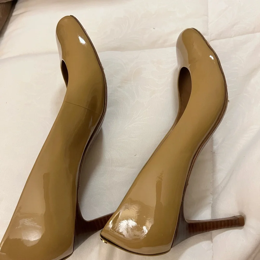 Tory Burch Camel Patent Leather Heels - Picture 5 of 11